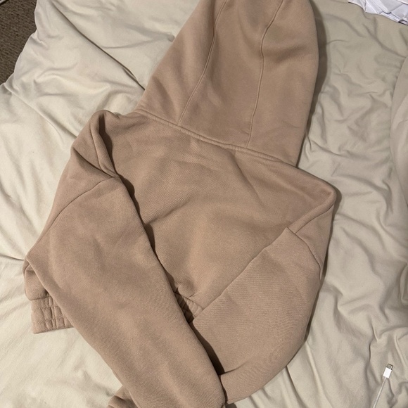 Alphalete biege cropped jacket - Picture 2 of 3